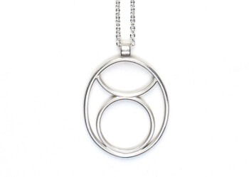 Sternzeichen Stier an langer Kette, beides Silber