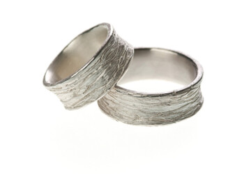 Silberringe mit Rindenstruktur