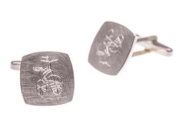 Manschettenknöpfe mit gravierter Kinderzeichnung in Silber
