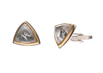 silberne Manschettenknöpfe mit graviertem Bergkristall in Feingold gefasst