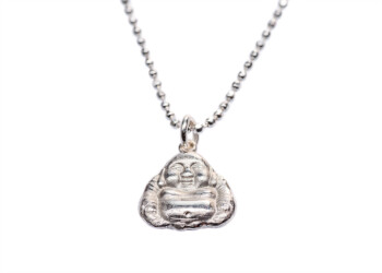 Ein lachender Buddha gilt als Schutzpatron der Kinder. „ Wer ihm über den dicken Bauch streichelt, wird glücklich und zufrieden" (Silber 925)
