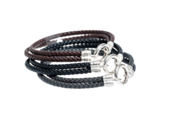 doppelreihiges Lederarmband mit Silberschließe